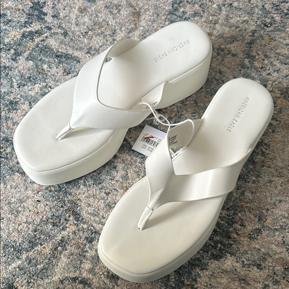 NWT American Eagle Outfitters Women's White Platform Sandals